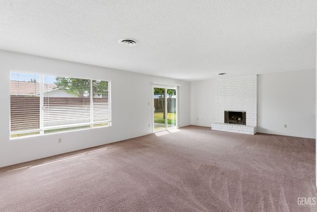 2012 Glendon Court, Bakersfield, CA 93309