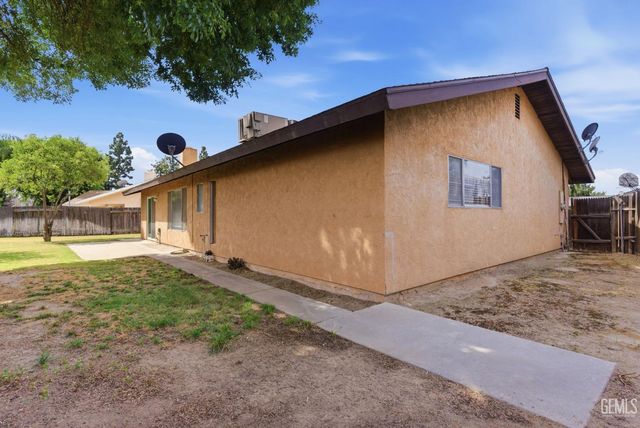 2012 Glendon Court, Bakersfield, CA 93309