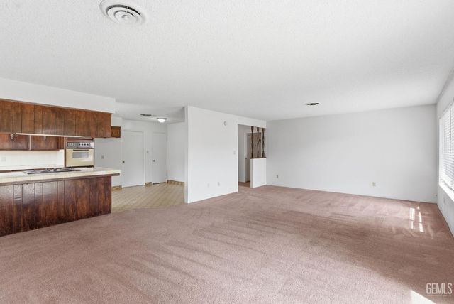 2012 Glendon Court, Bakersfield, CA 93309