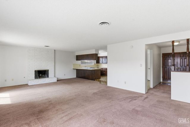 2012 Glendon Court, Bakersfield, CA 93309