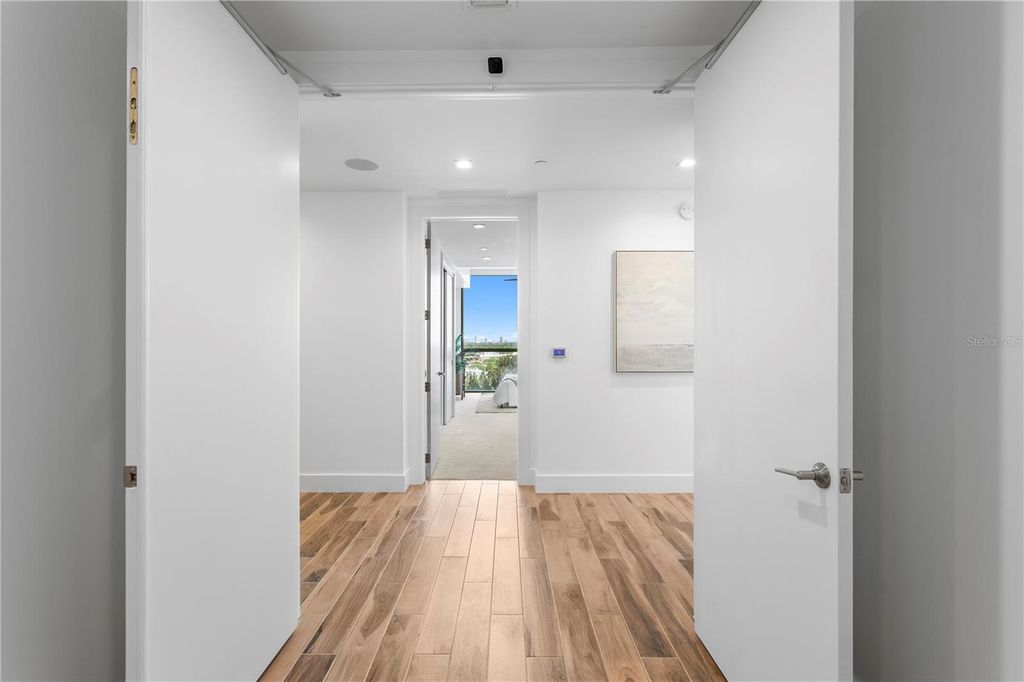 Image 2 of property listing at 5120 MARINA WAY 11005, Tampa, FL 33611