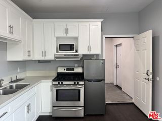 727 S Gramercy #d Place, Los Angeles, CA 90005
