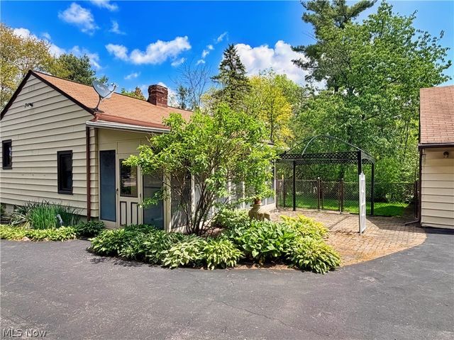 2814 E Royalton Road, Brecksville, OH 44141