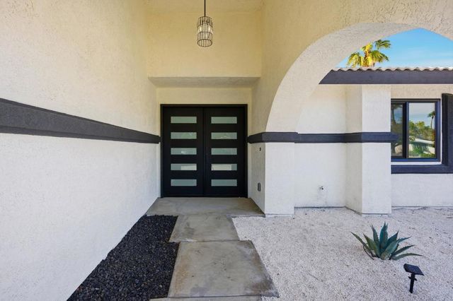 2587 N Calico Lane, Palm Springs, CA 92262