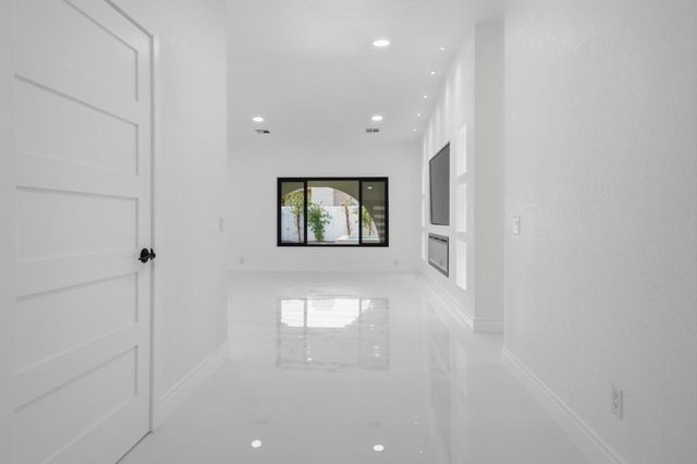 2587 N Calico Lane, Palm Springs, CA 92262