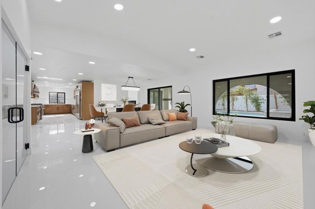 2587 N Calico Lane, Palm Springs, CA 92262