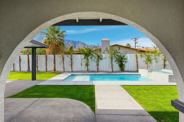 2587 N Calico Lane, Palm Springs, CA 92262