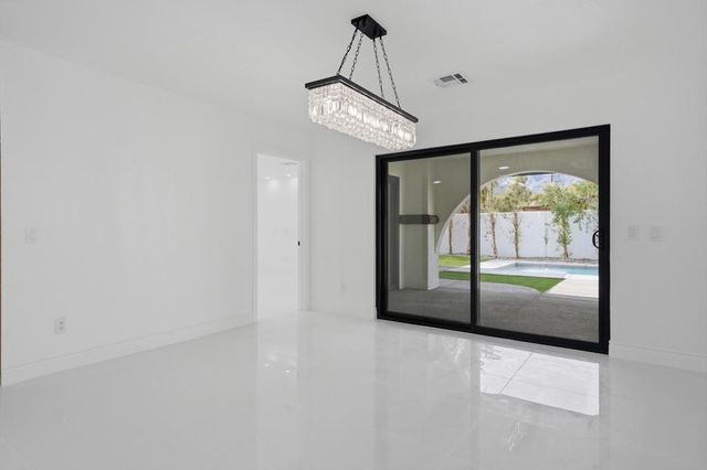 2587 N Calico Lane, Palm Springs, CA 92262