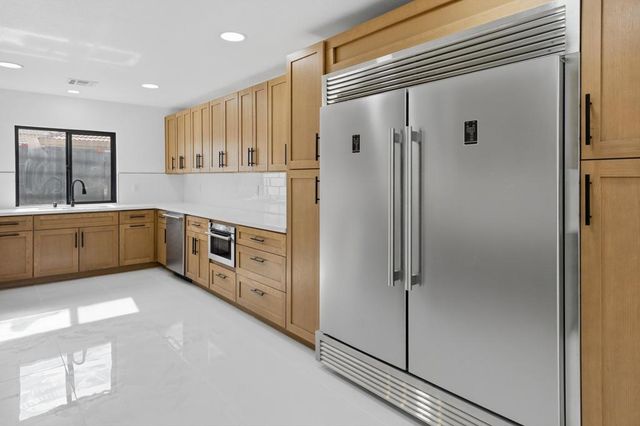 2587 N Calico Lane, Palm Springs, CA 92262