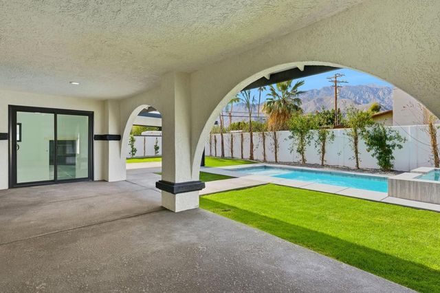 2587 N Calico Lane, Palm Springs, CA 92262