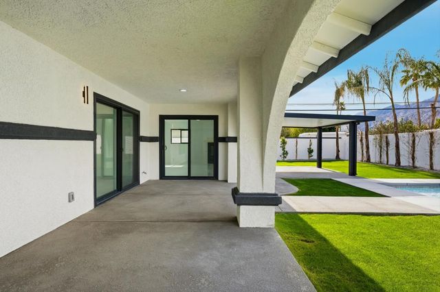 2587 N Calico Lane, Palm Springs, CA 92262