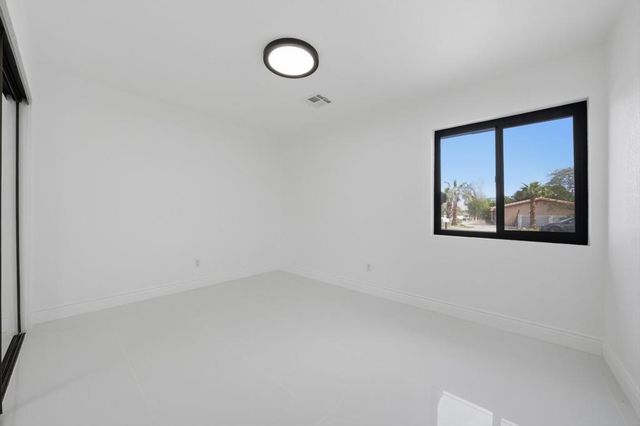 2587 N Calico Lane, Palm Springs, CA 92262