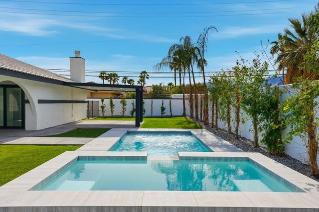 2587 N Calico Lane, Palm Springs, CA 92262