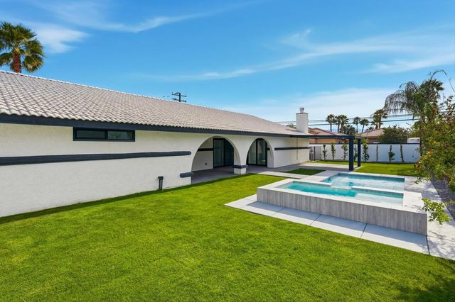 2587 N Calico Lane, Palm Springs, CA 92262