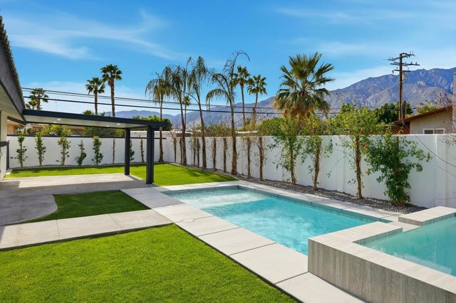2587 N Calico Lane, Palm Springs, CA 92262