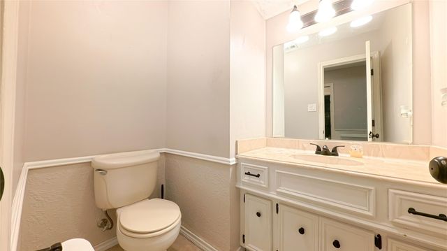 14615 Oak Bluff Court, Houston, TX 77070