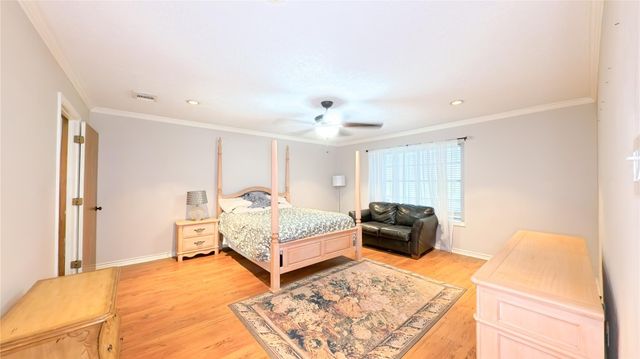 14615 Oak Bluff Court, Houston, TX 77070