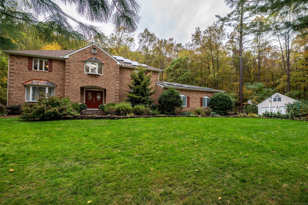 85 Inverness Court, Cheshire, CT 06410
