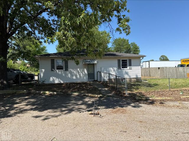 2100 E Johnson, Jonesboro, AR 72401