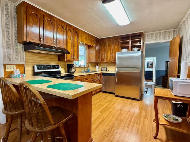 608 W Spring Ave, Geneva, AL 36340