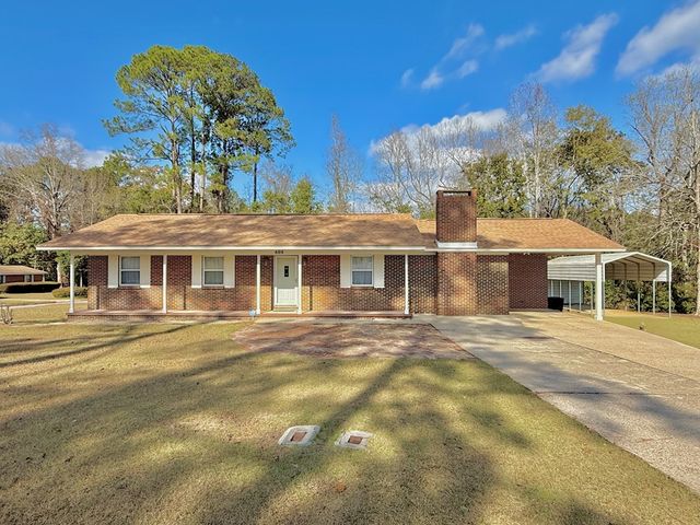 608 W Spring Ave, Geneva, AL 36340