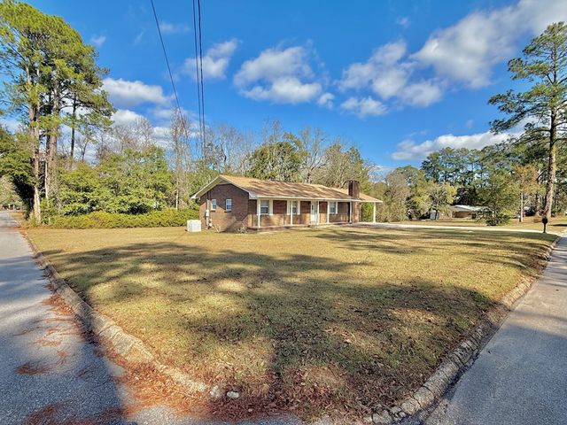 608 W Spring Ave, Geneva, AL 36340