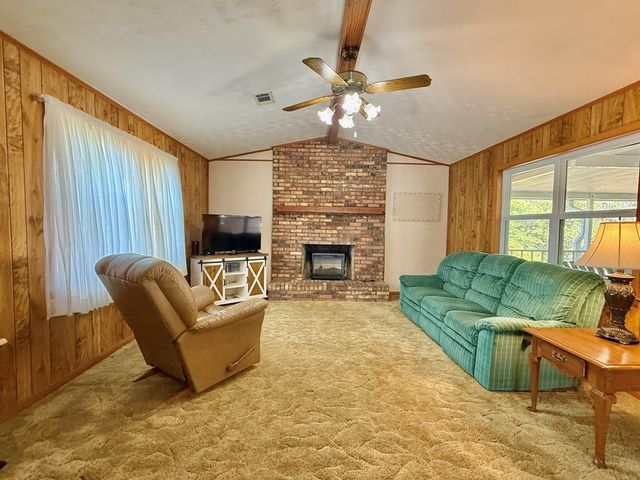 608 W Spring Ave, Geneva, AL 36340