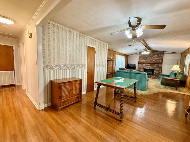 608 W Spring Ave, Geneva, AL 36340