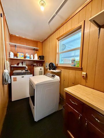 608 W Spring Ave, Geneva, AL 36340