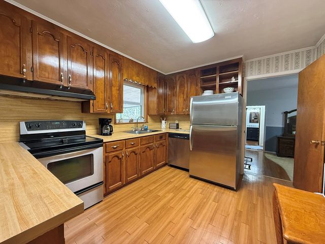 608 W Spring Ave, Geneva, AL 36340