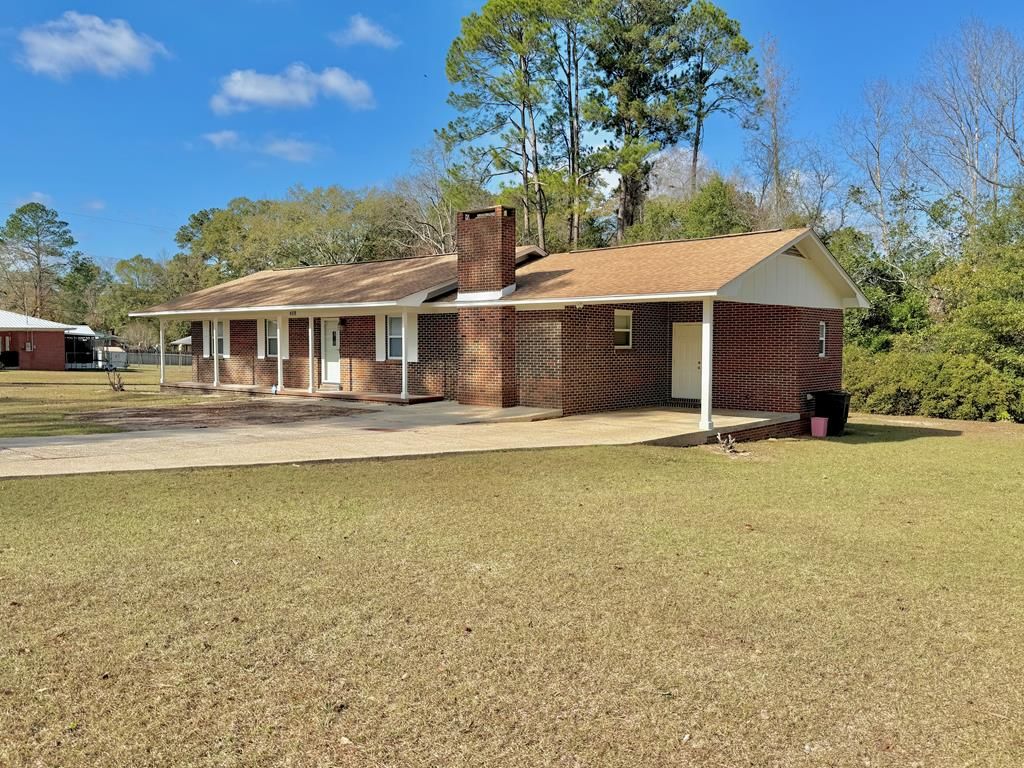 608 W Spring Ave, Geneva, AL 36340