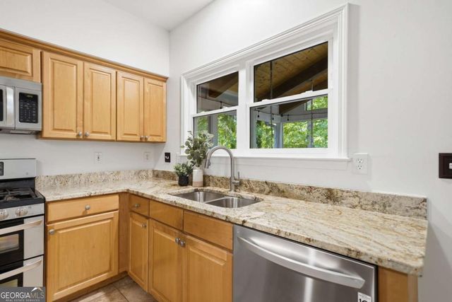 2420 Traywick Chase, Alpharetta, GA 30004