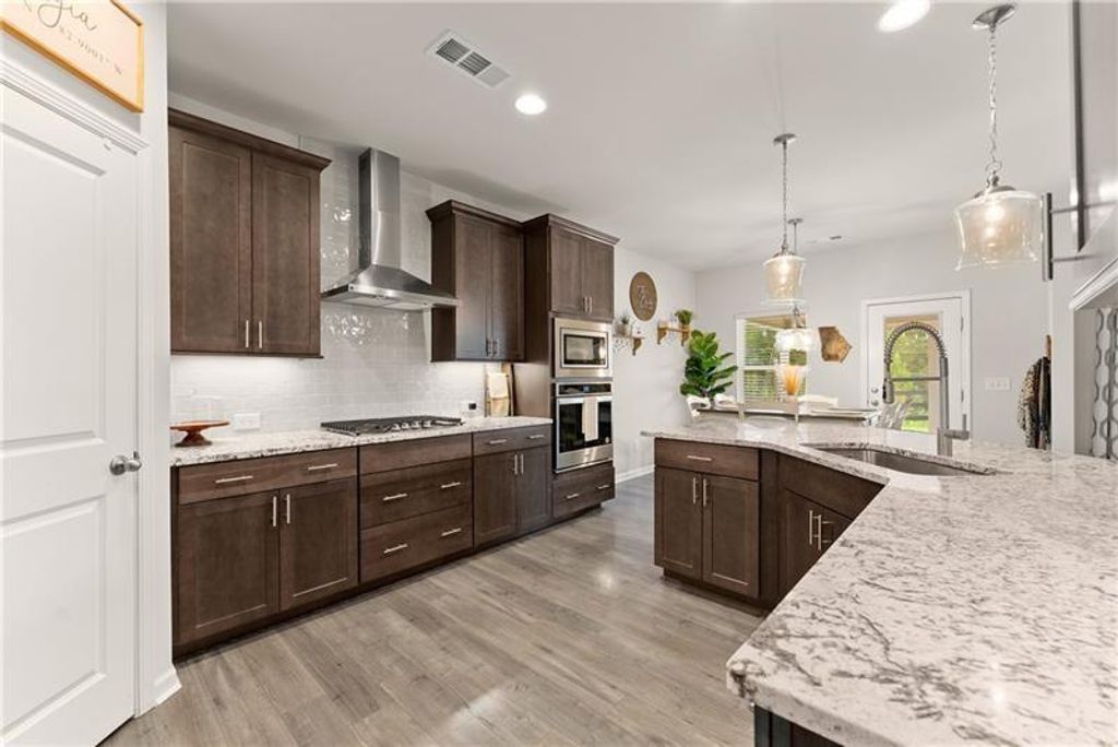 Image 11 of property listing at 4535 Seacliff Court, Cumming, GA 30028