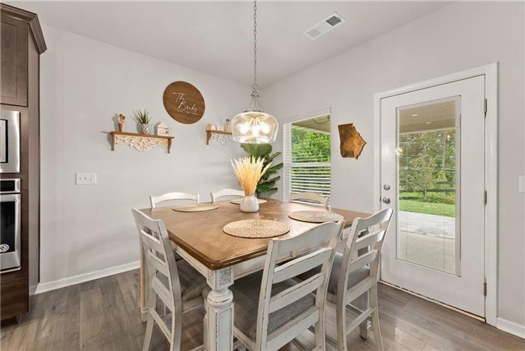 Image 14 of property listing at 4535 Seacliff Court, Cumming, GA 30028