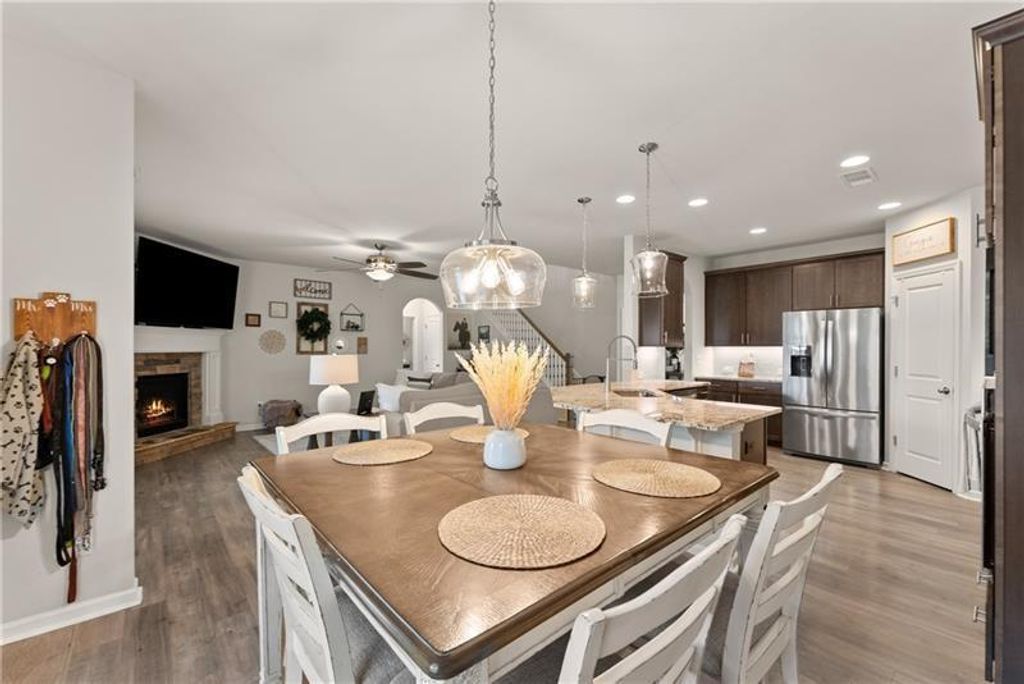 Image 15 of property listing at 4535 Seacliff Court, Cumming, GA 30028