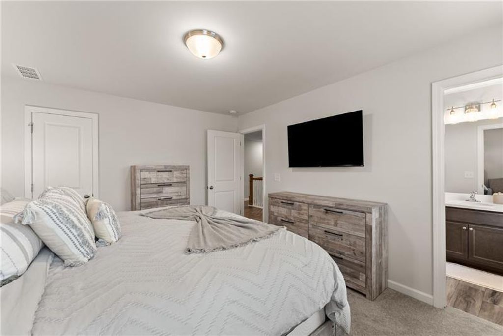 Image 32 of property listing at 4535 Seacliff Court, Cumming, GA 30028