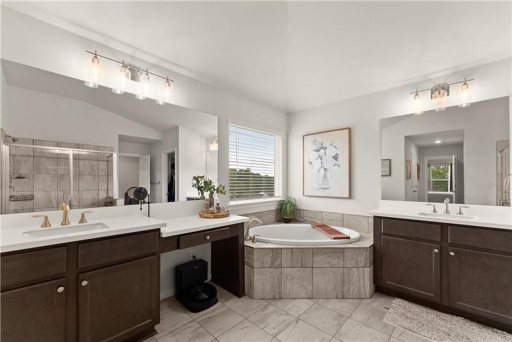 Image 6 of property listing at 4535 Seacliff Court, Cumming, GA 30028