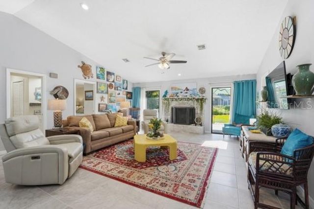 17 E LIVE OAK AVENUE, Yalaha, FL 34797