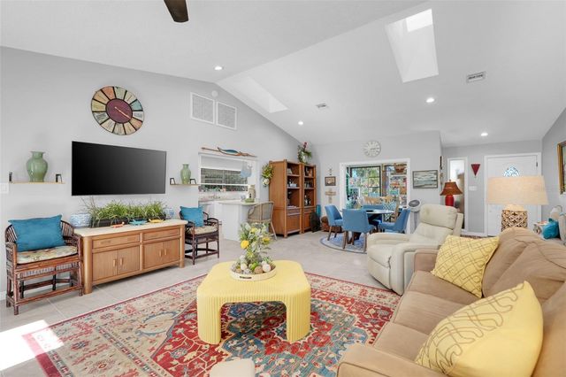 17 E LIVE OAK AVENUE, Yalaha, FL 34797