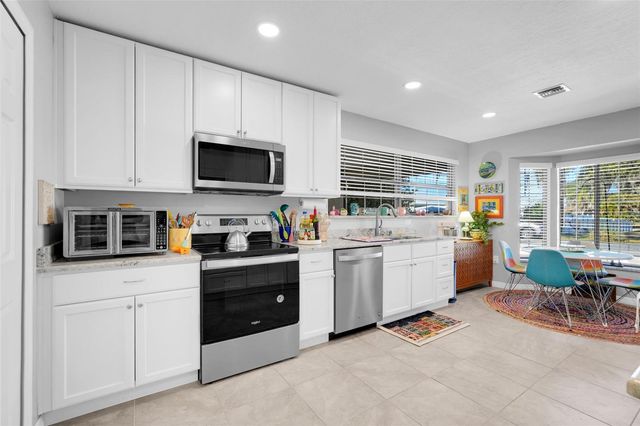 17 E LIVE OAK AVENUE, Yalaha, FL 34797