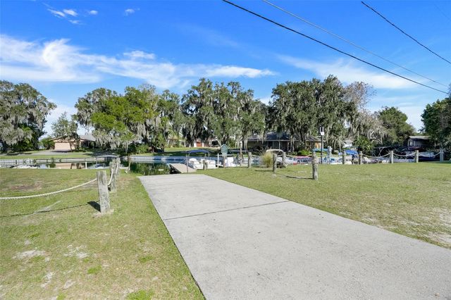 17 E LIVE OAK AVENUE, Yalaha, FL 34797