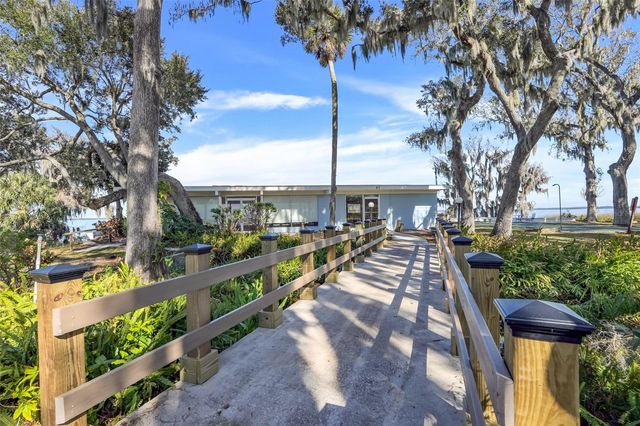 17 E LIVE OAK AVENUE, Yalaha, FL 34797