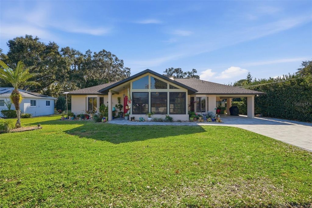 17 E LIVE OAK AVENUE, Yalaha, FL 34797