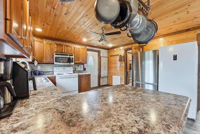 5251 W 450 S, Albion, IN 46701