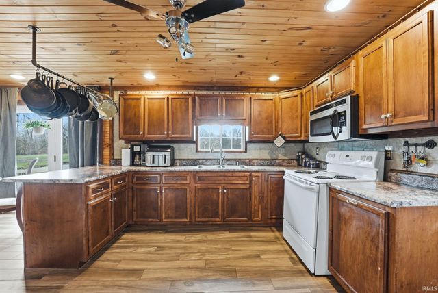 5251 W 450 S, Albion, IN 46701