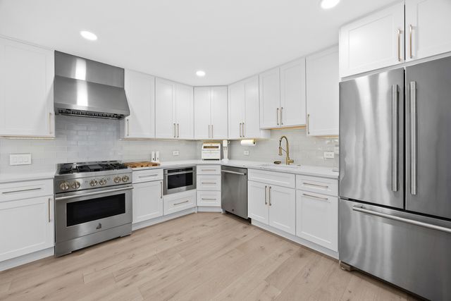 1504 Aberdeen Court 1504, Naperville, IL 60564