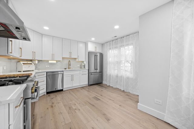 1504 Aberdeen Court 1504, Naperville, IL 60564