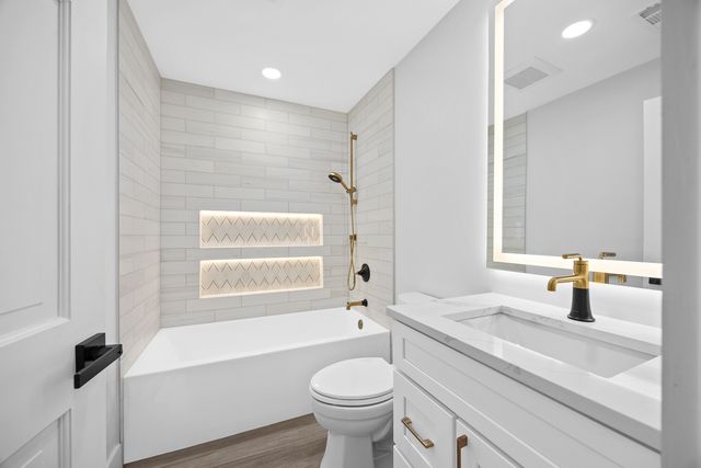 1504 Aberdeen Court 1504, Naperville, IL 60564