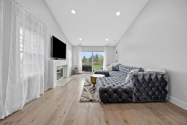 1504 Aberdeen Court 1504, Naperville, IL 60564