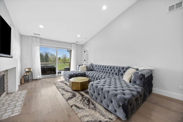 1504 Aberdeen Court 1504, Naperville, IL 60564